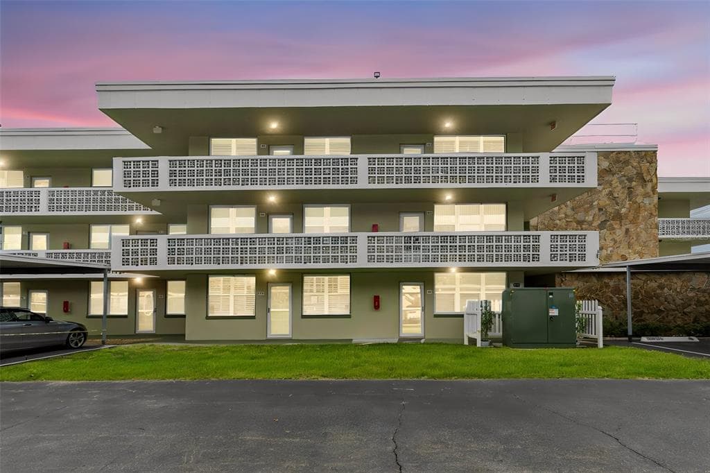 4885 1ST ST NE UNIT 307 ST PETERSBURG, FL 33703
