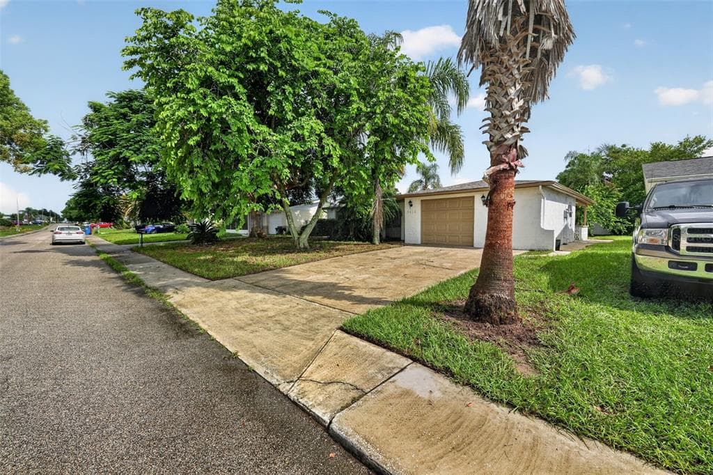 5612 MOCKINGBIRD DRIVE NEW PORT RICHEY, FL 34652