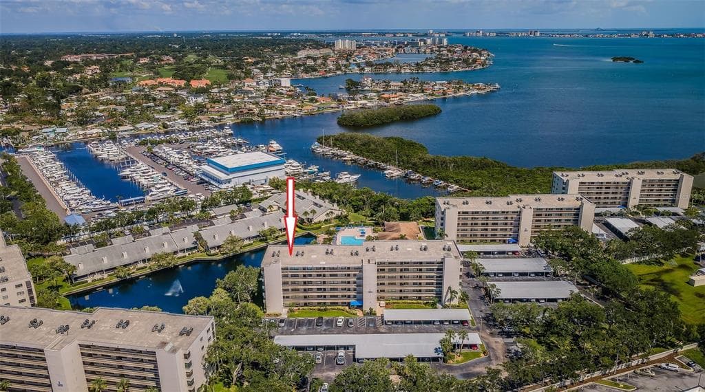 1324 PASADENA AVENUE S UNIT 605 ST PETERSBURG, FL 33707