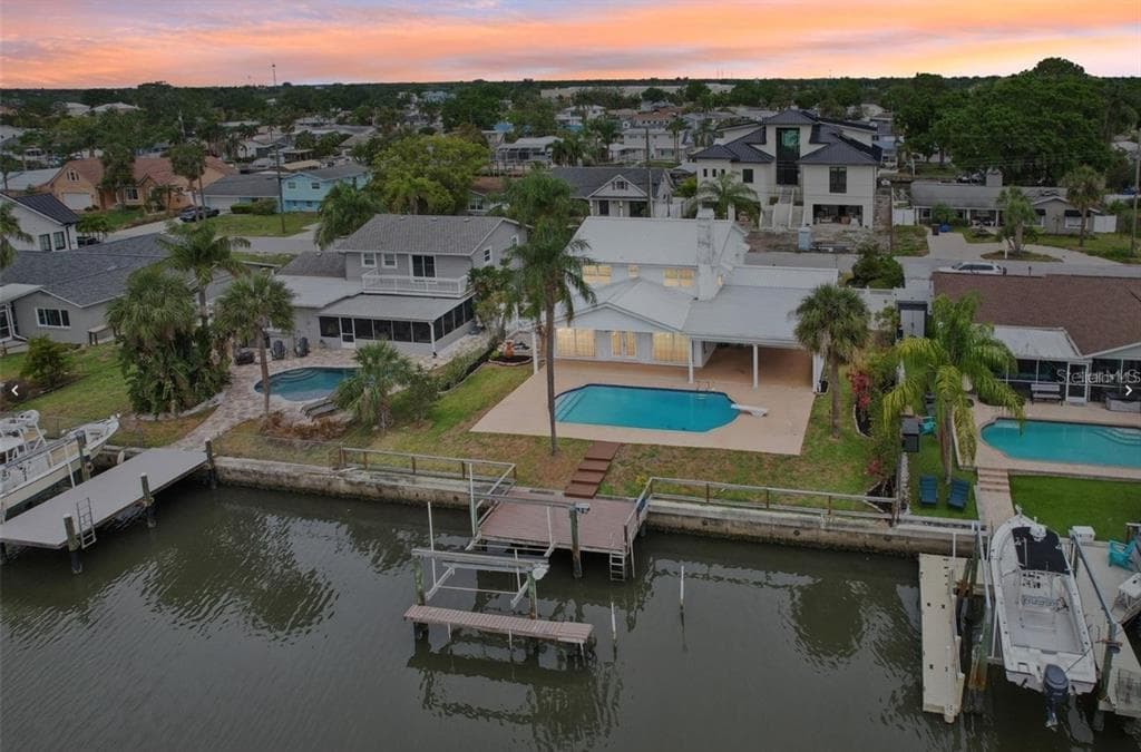 8706 ELMWOOD LANE TAMPA, FL 33615