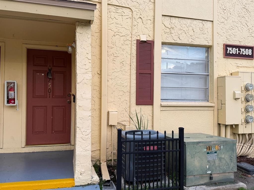 7501 GALLINETA COURT TAMPA, FL 33615