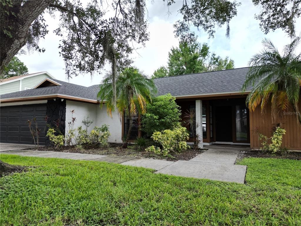 4715 KEMBLE COURT