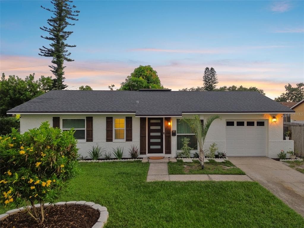 4185 WHITING DRIVE SE ST PETERSBURG, FL 33705