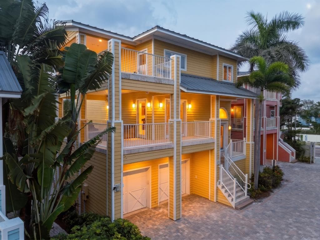 2718 GULF BOULEVARD UNIT 2 INDIAN ROCKS BEACH, FL 33785