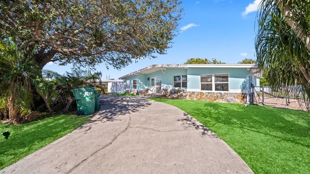 170 POINSETTIA CIRCLE NE PORT CHARLOTTE, FL 33952