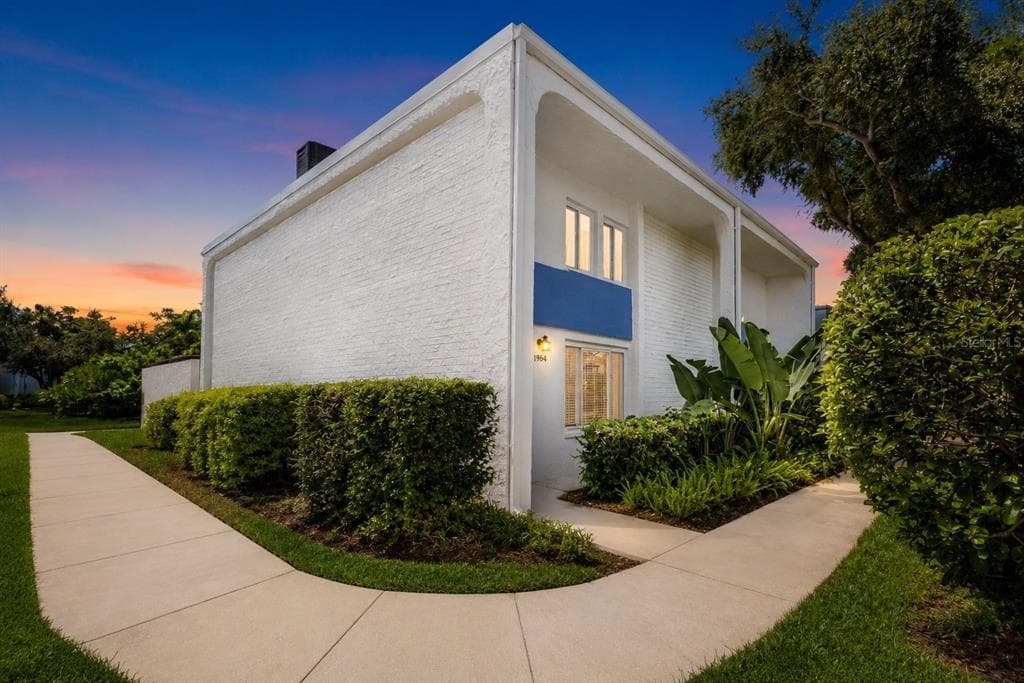 2962 PINE CONE CIRCLE CLEARWATER, FL 33760
