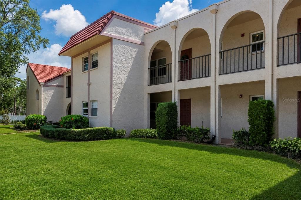 9700 STARKEY ROAD UNIT 325 SEMINOLE, FL 33777