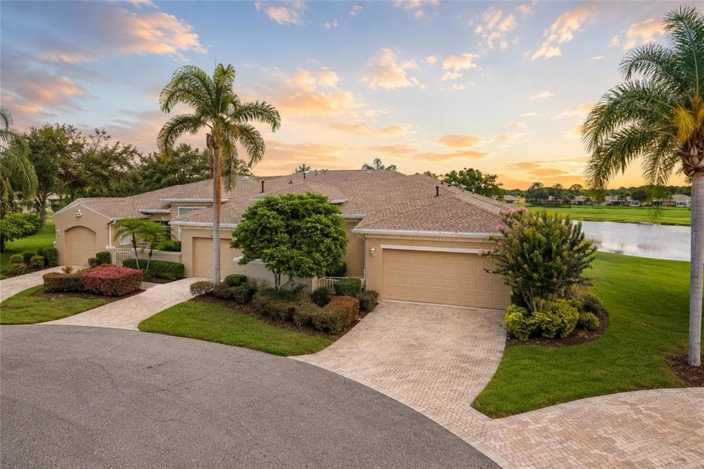 1015 CHELSEA GREENS COURT UNIT 40 SUN CITY CENTER, FL 33573