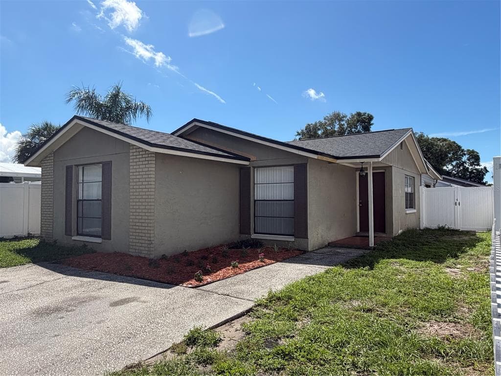 8237 RAVENCROFT DRIVE TAMPA, FL 33615