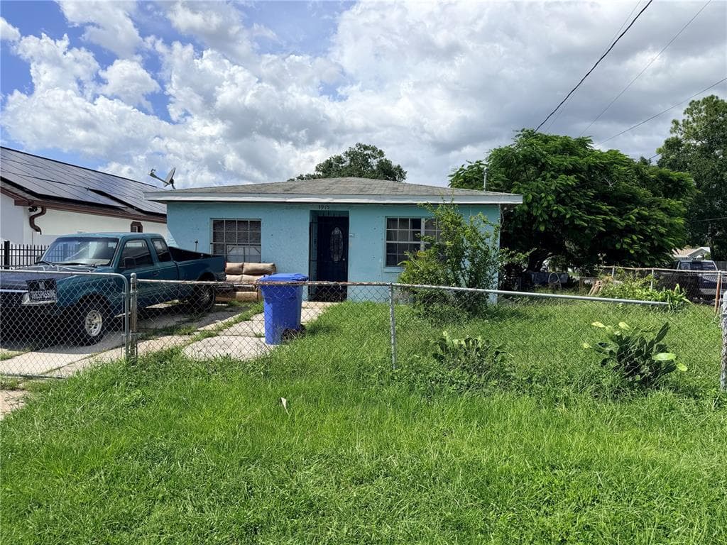 3915 W BROAD STREET TAMPA, FL 33614