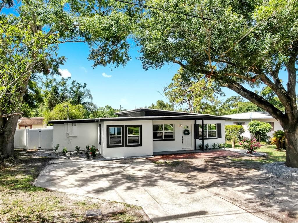 4112 W LAWN AVENUE