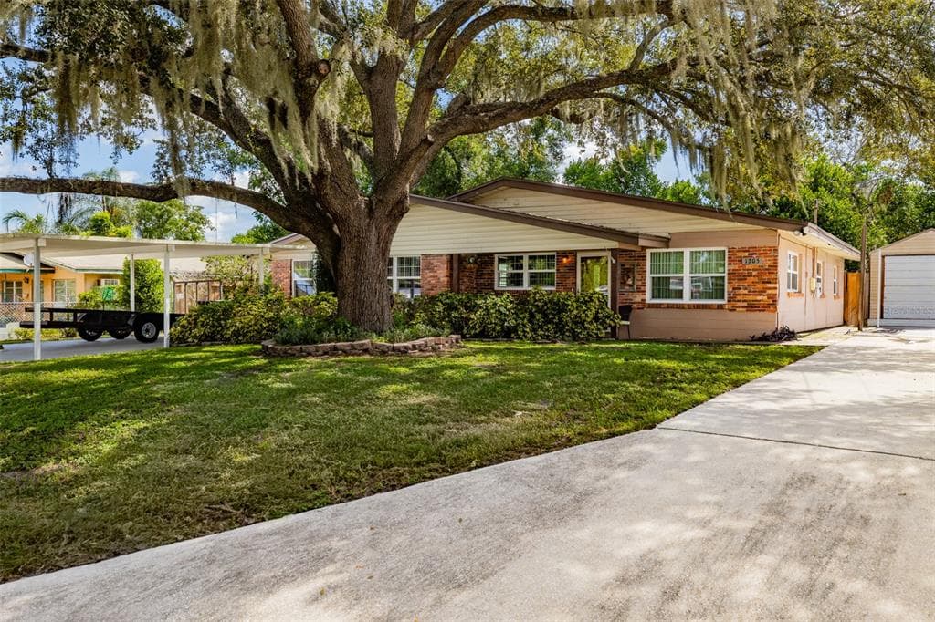 1205 W CAMELLIA DRIVE BRANDON, FL 33510