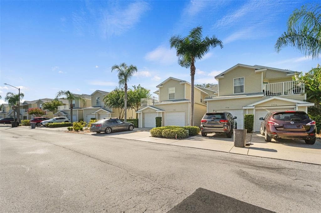 1920 HAMMOCKS AVENUE UNIT 1002 LUTZ, FL 33549