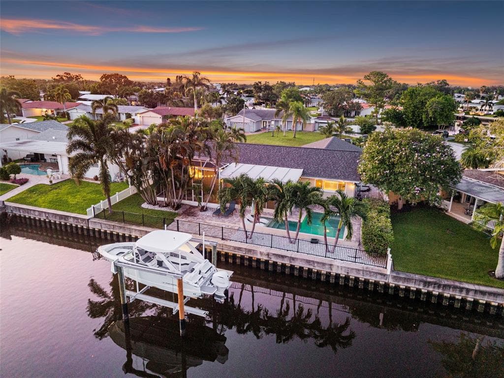 1472 47TH AVENUE NE ST PETERSBURG, FL 33703