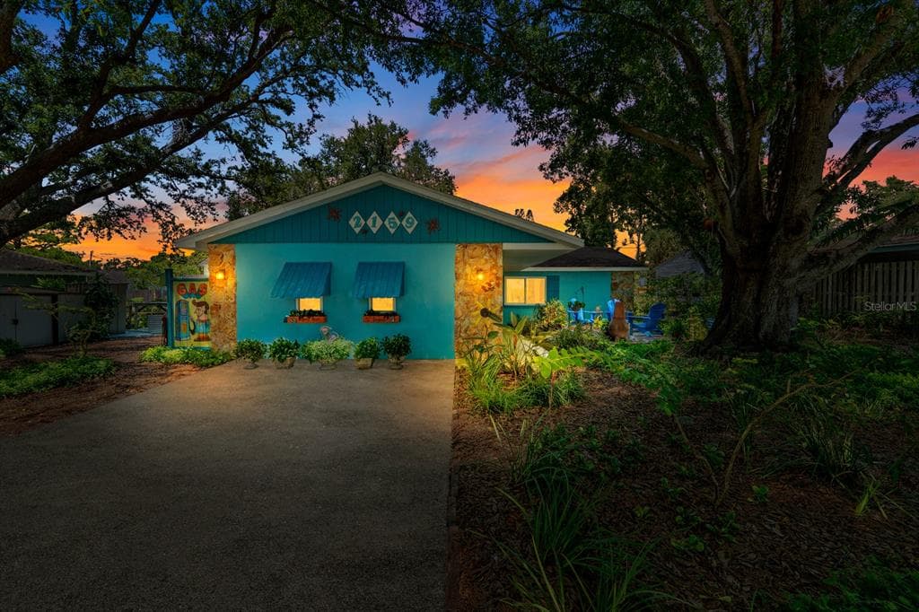 2159 BARCELONA WAY S ST PETERSBURG, FL 33712