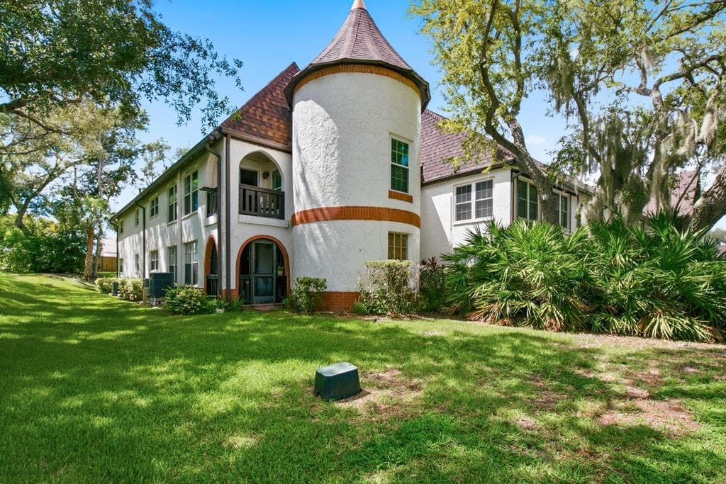 230 N BAYSHORE BOULEVARD UNIT 207 CLEARWATER, FL 33759