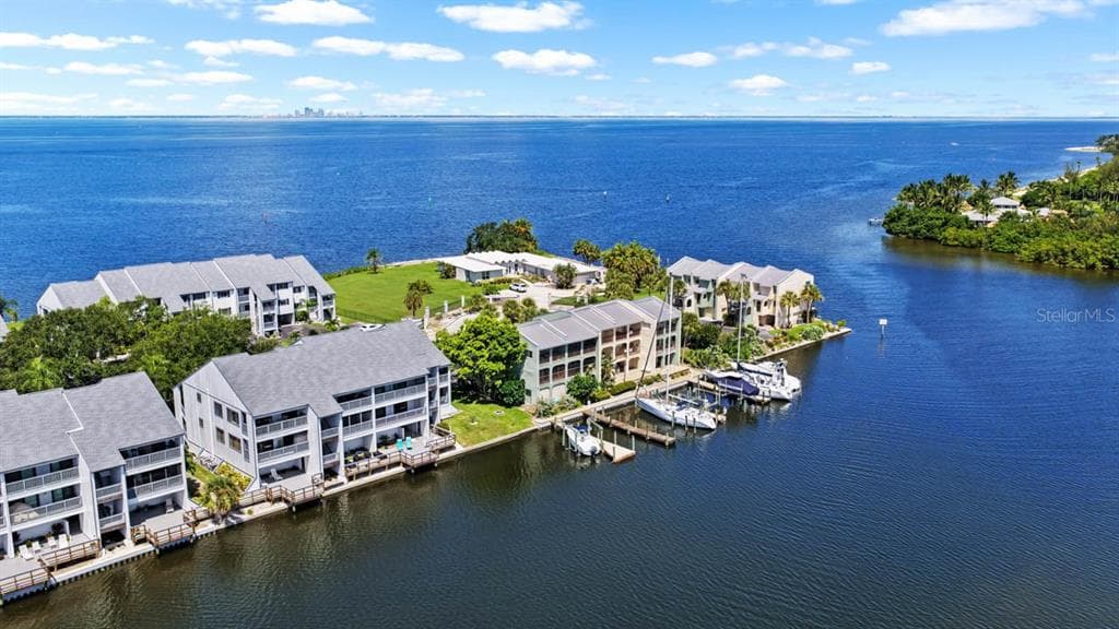 819 BAHIA DEL SOL DRIVE UNIT A RUSKIN, FL 33570