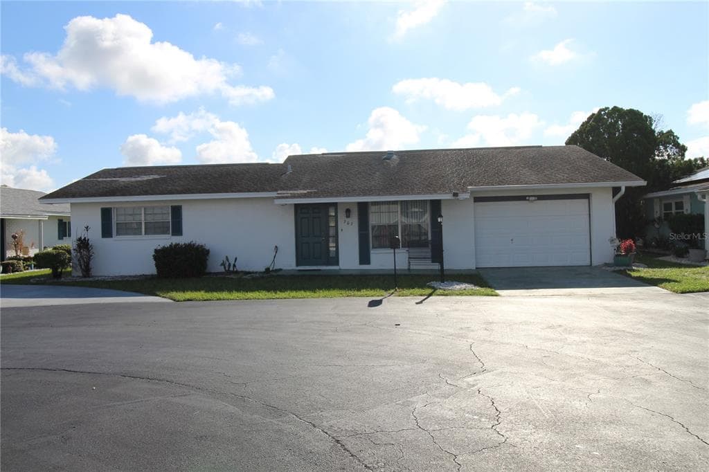 707 HUXLEY PLACE UNIT 7 SUN CITY CENTER, FL 33573
