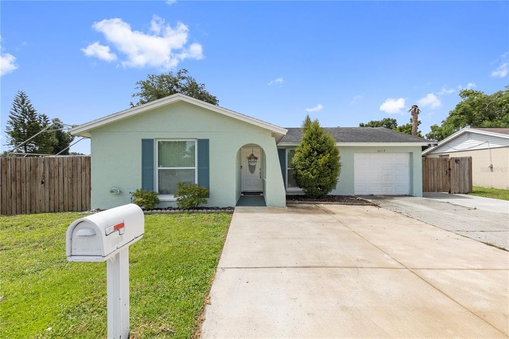 10112 ENCHANTED OAKS COURT TAMPA, FL 33615