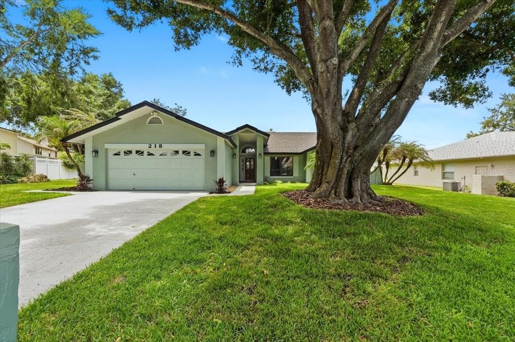 218 HARTRIDGE HILLS DRIVE WINTER HAVEN, FL 33881