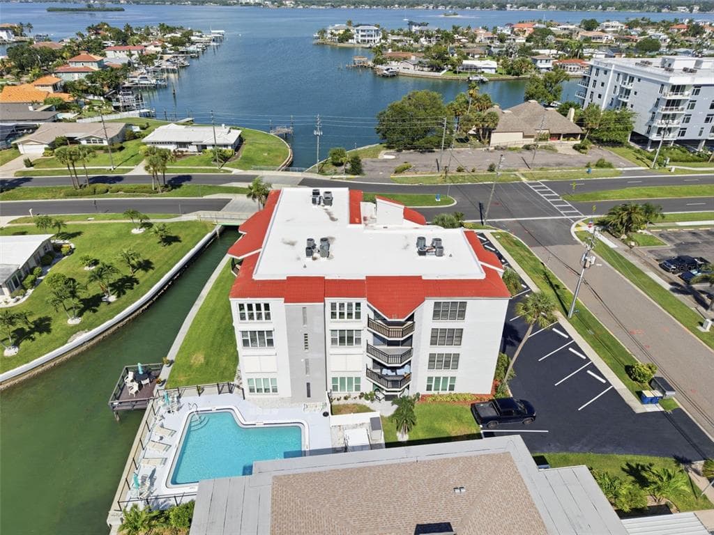 298 SKIFF POINT UNIT 103 CLEARWATER, FL 33767