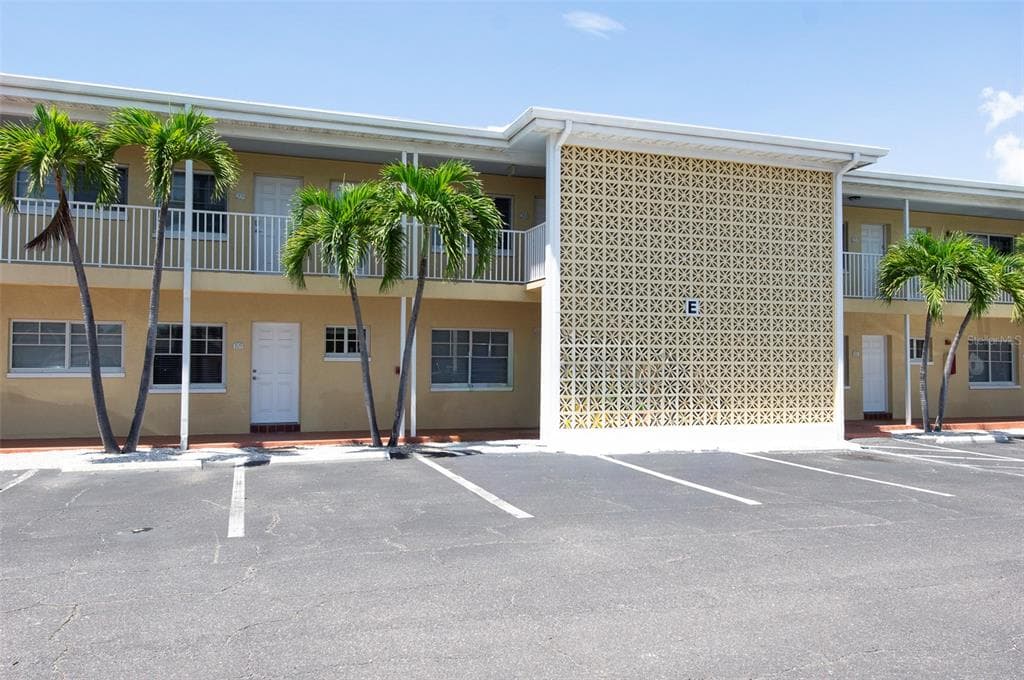 19417 GULF BOULEVARD UNIT E109 INDIAN ROCKS BEACH, FL 33785