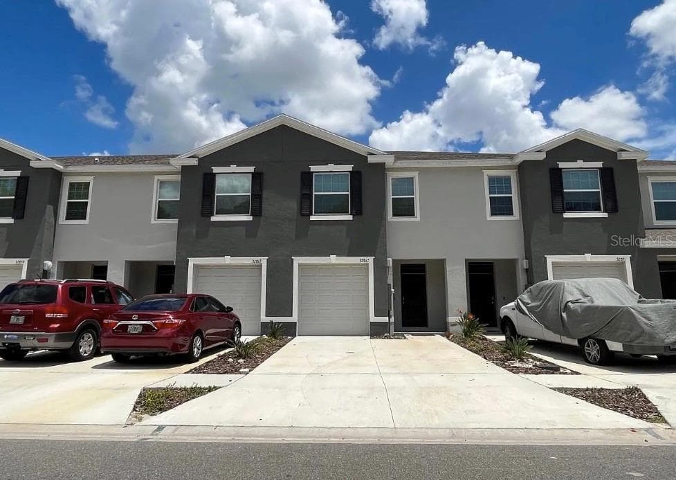32867 PEZ LANDING LANE WESLEY CHAPEL, FL 33543
