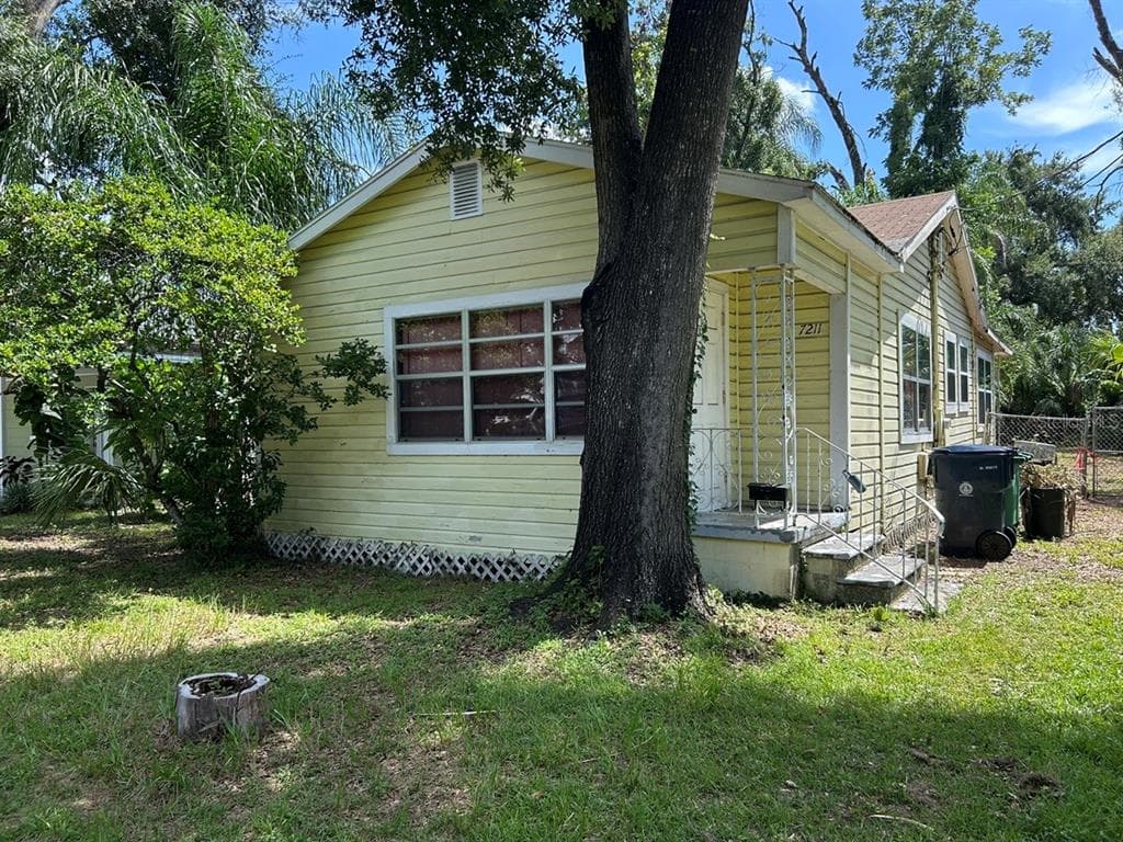 7211 N DUNCAN AVENUE TAMPA, FL 33604