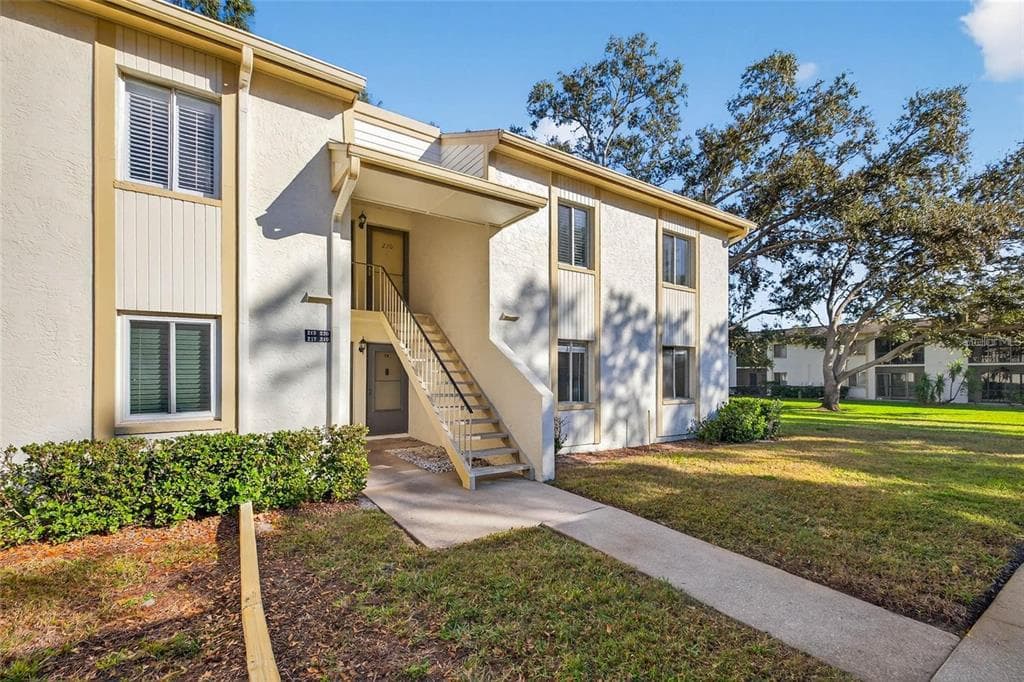 219 PALMETTO COURT UNIT 219 OLDSMAR, FL 34677