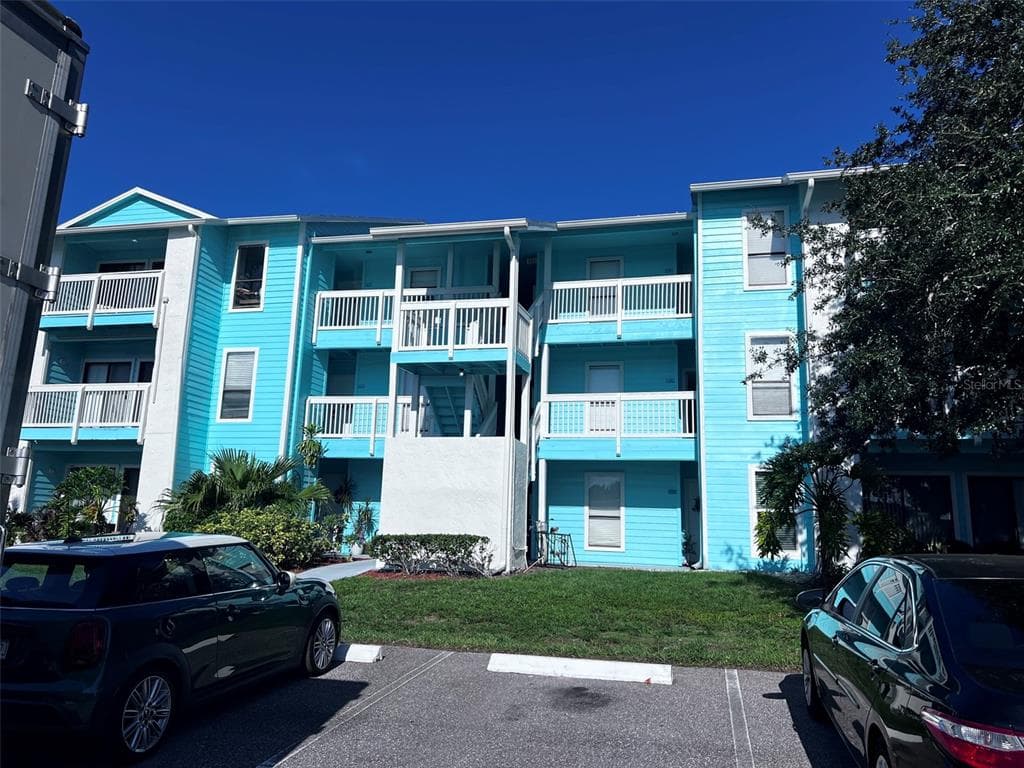 455 ALT 19 S UNIT 202 PALM HARBOR, FL 34683