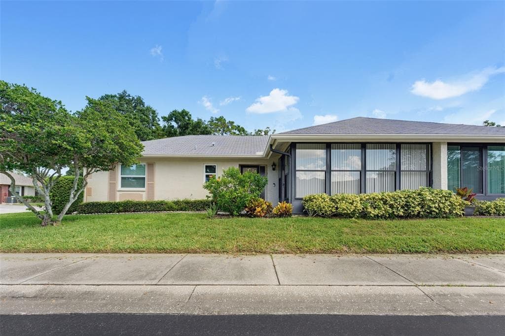 1372 CARLISLE COURT DUNEDIN, FL 34698