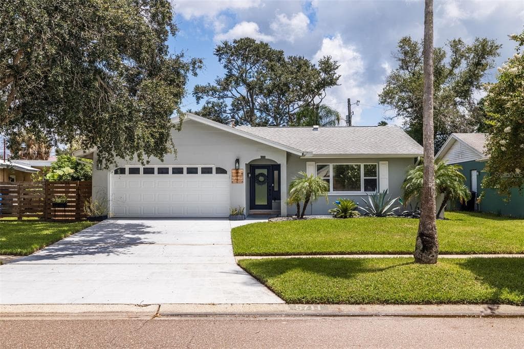5711 VENETIAN BOULEVARD NE ST PETERSBURG, FL 33703