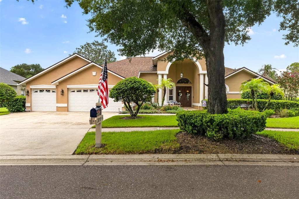 3918 S NINE DRIVE VALRICO, FL 33596
