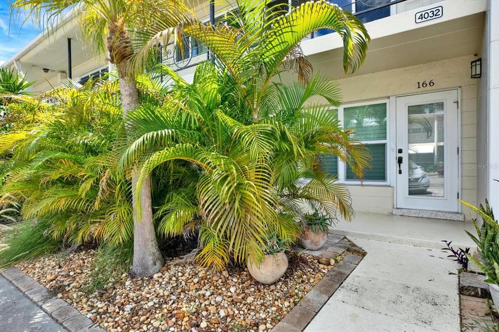 4032 57TH STREET N UNIT 166 KENNETH CITY, FL 33709