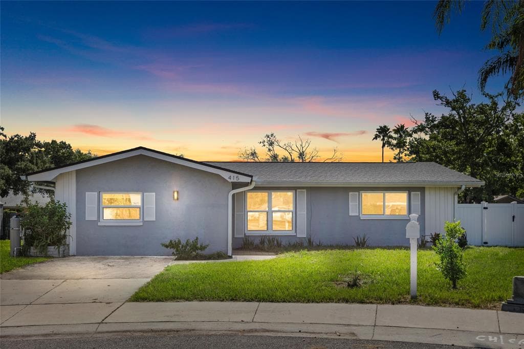 415 MAPLEWOOD CIRCLE OLDSMAR, FL 34677