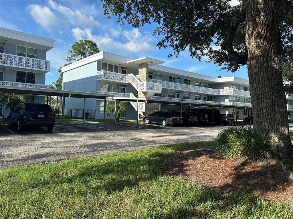 4720 LOCUST STREET NE UNIT 101 ST PETERSBURG, FL 33703