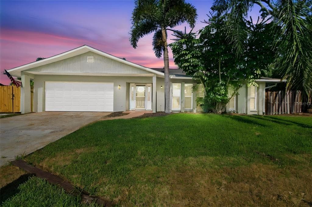 527 WAYFARER DRIVE TARPON SPRINGS, FL 34689