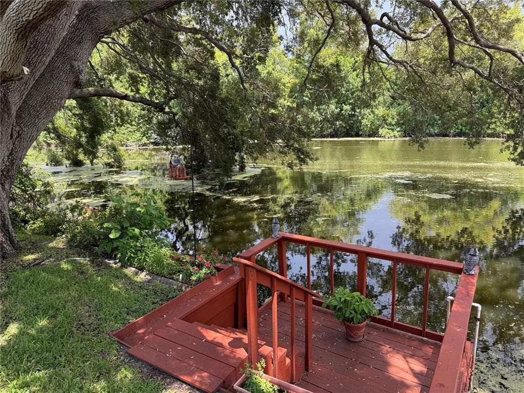 8927 LAKEWOOD DRIVE SEMINOLE, FL 33772