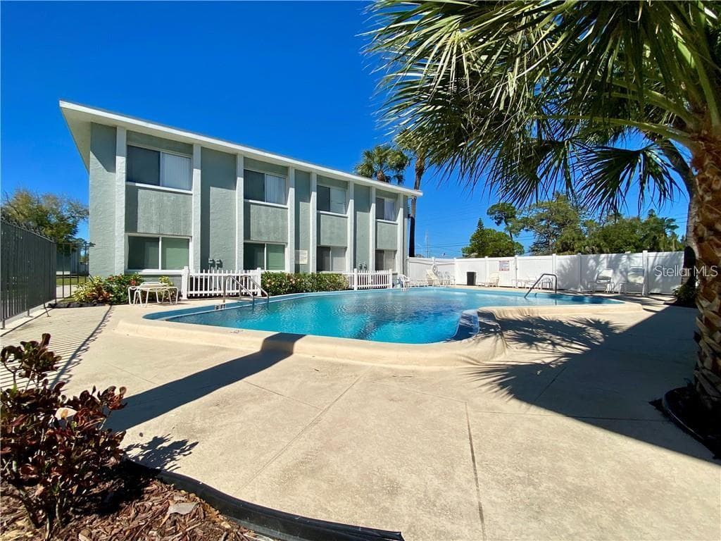 378 48TH AVENUE N UNIT 118 ST PETERSBURG, FL 33703