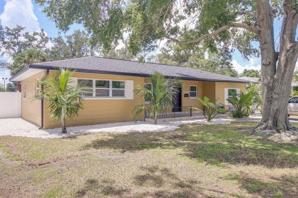 9046 3RD STREET N ST PETERSBURG, FL 33702