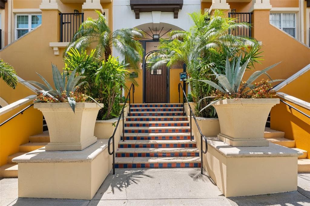 100 4TH AVENUE S UNIT 111 ST PETERSBURG, FL 33701