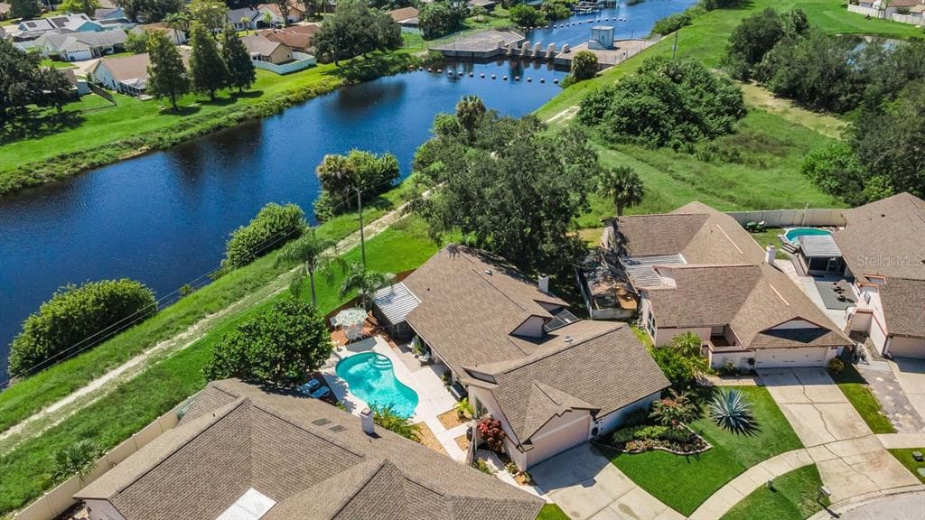 6923 SILVERMILL DRIVE TAMPA, FL 33635