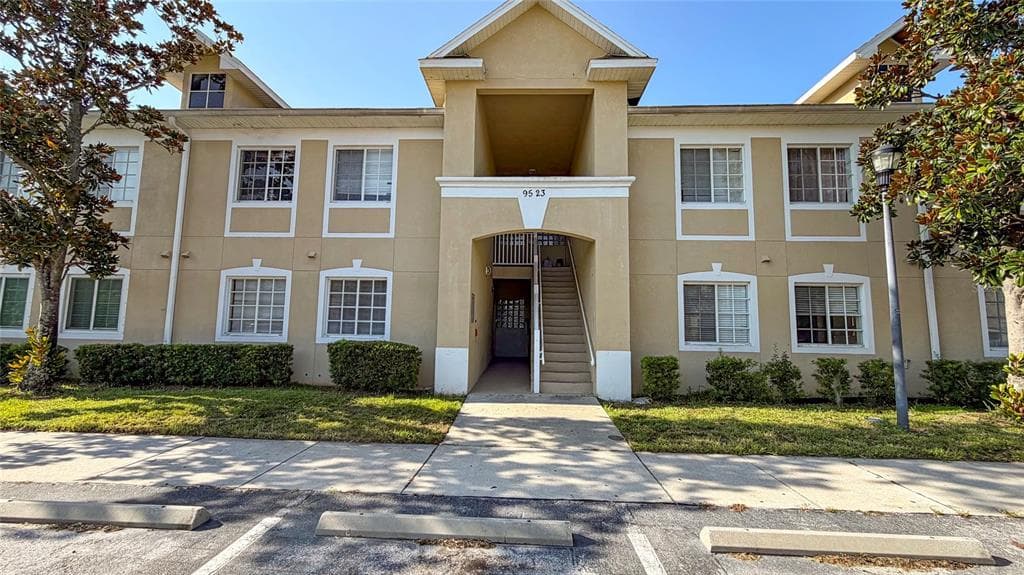 9523 GROVEDALE CIRCLE UNIT 101 RIVERVIEW, FL 33578