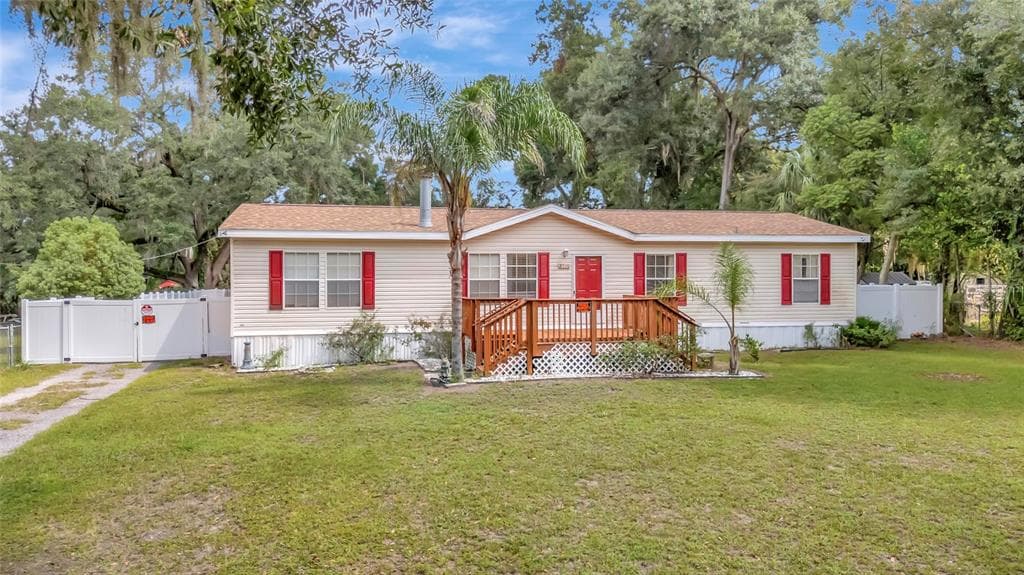 2716 SEMINOLE TRAIL LEESBURG, FL 34748