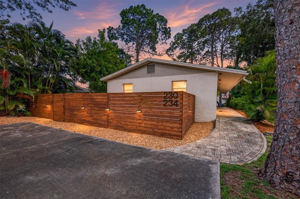 230 48TH AVENUE N ST PETERSBURG, FL 33703