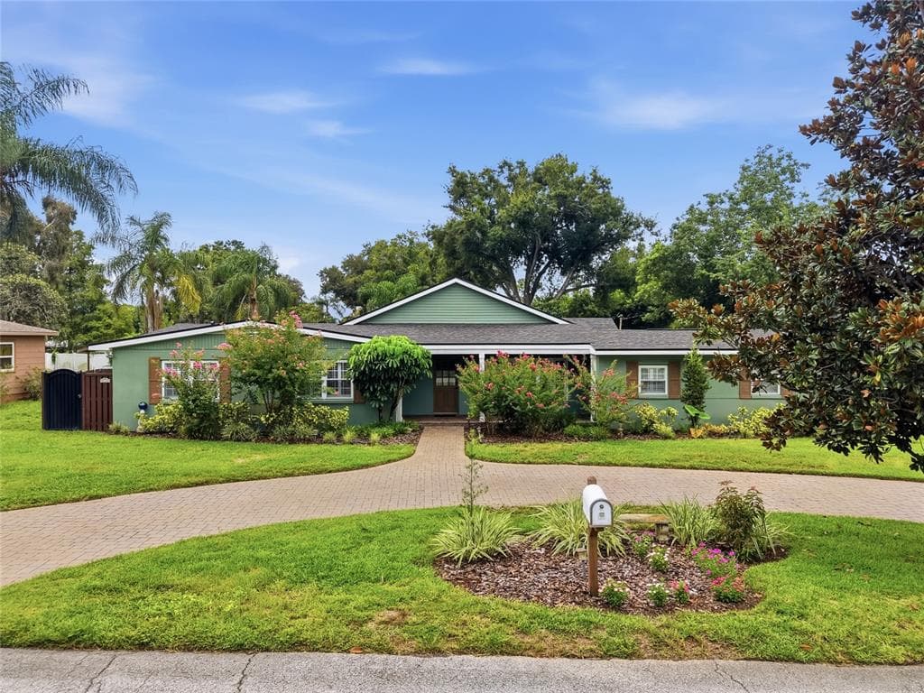 1216 S PINE LAKE DRIVE TAMPA, FL 33612