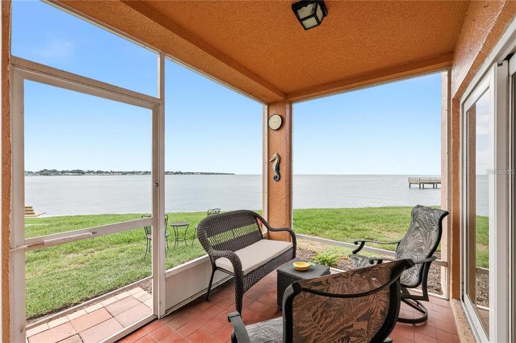 7400 SUNSHINE SKYWAY LANE S UNIT 111 ST PETERSBURG, FL 33711