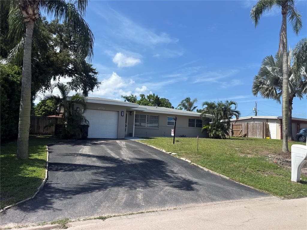 2086 DUNCAN DRIVE BELLEAIR BLUFFS, FL 33770