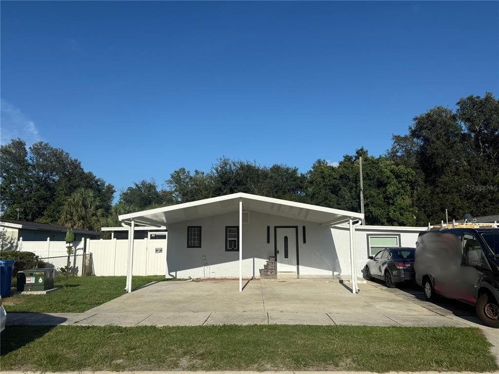 5605 GOLDEN DRIVE TAMPA, FL 33634