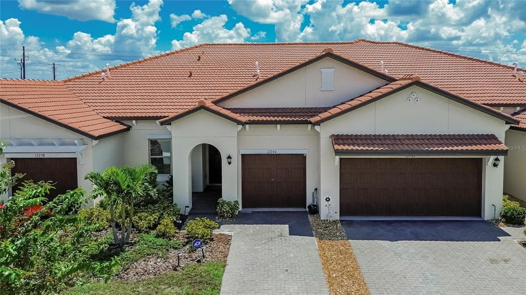 17240 HOLLY WELL AVENUE WIMAUMA, FL 33598